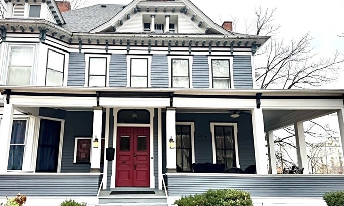 Red Wing House | Historic Red Wing Manor 1876. Please read pricing information before booking.