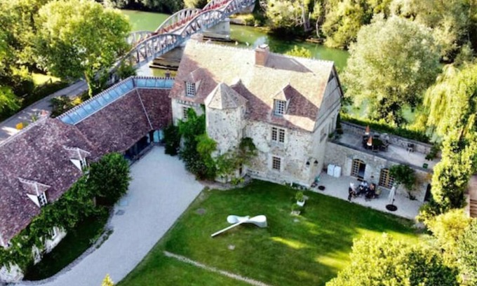 Marnay-sur-Seine House | Historic riverside house in Champagne region, 100km from Paris. 7bedrooms,garden