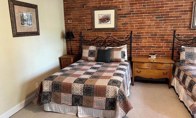 Louisiana Bed & Breakfast | Historic rooms near riverfront in downtown, Louisiana, MO