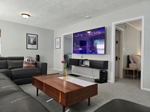 Springfield House | Historic Route-66 Bungalow