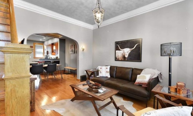 Little Italy House | Historic Rowhome in Downtown-Little Italy