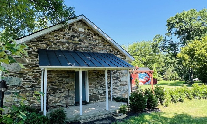 Millville Cottage | Historic Schoolhouse on Winery Row
