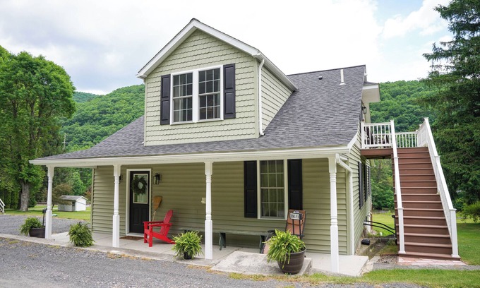 Brockton Apartment | Historic Sears & Roebuck River Home (Penthouse) The Village at Houser's Crossing