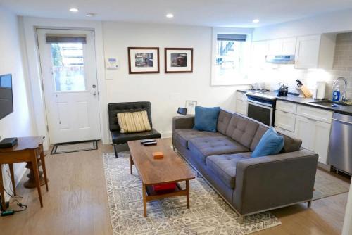 Le Droit Park Apartment | Historic ShawLeDroit Park Gem - 1 Bedroom on U St