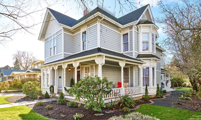 Silverton House | Historic Silverton Home 5 BR, 6 Bath. Ask about 6th & 7th bedroom add-ons.
