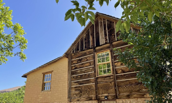 La Verkin Cabin | Historic Southern Utah Cottage- 20 miles to Zion National Park