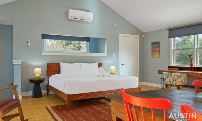 Tarrytown Apartment | Historic Tarrytown Studio Apt w/King Bed, Kitchenette, Full Bath & Open Space