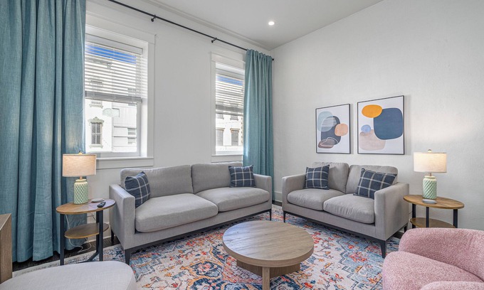 Yamacraw Village Condo | Historic Townhome D - Downtown Savannah!