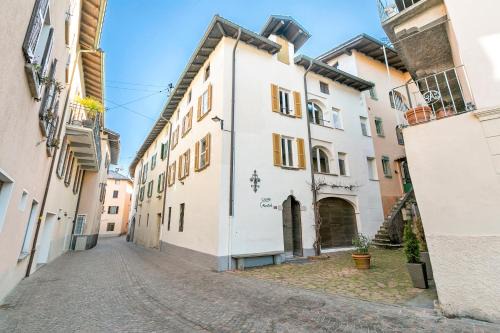 Caslano Apartment | Historical Caslano Apartments - Happy Rentals