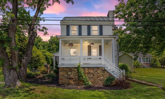 Paris Cottage | Historical cottage in the town of Paris