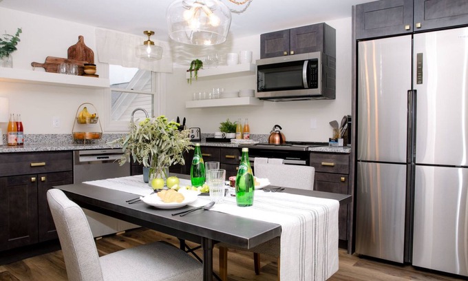 Lenox Apartment | Historical Downtown 1bedroom