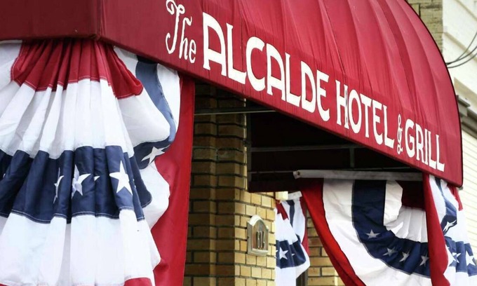 Gonzales Apartment | Historical Downtown 2 bedroom Hotel Suite