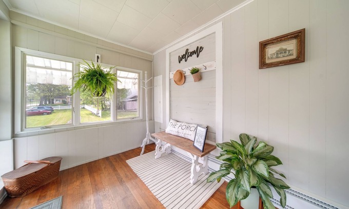 Cambridge Springs House | Historical Magnesia Springs Home, Near Kayaking!