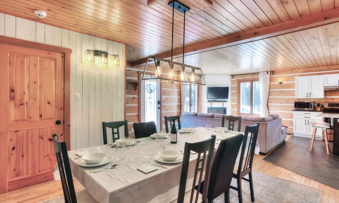 Riviere-Rouge Ski Chalet | Hjort cottage - 4 Bedrooms 9 people 2 bathrooms