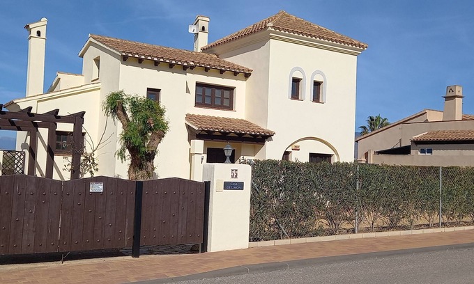 Fuente Alamo de Murcia Villa | HL 005 Holiday Rentals 3 Bedroom 2 Bathroom Villa