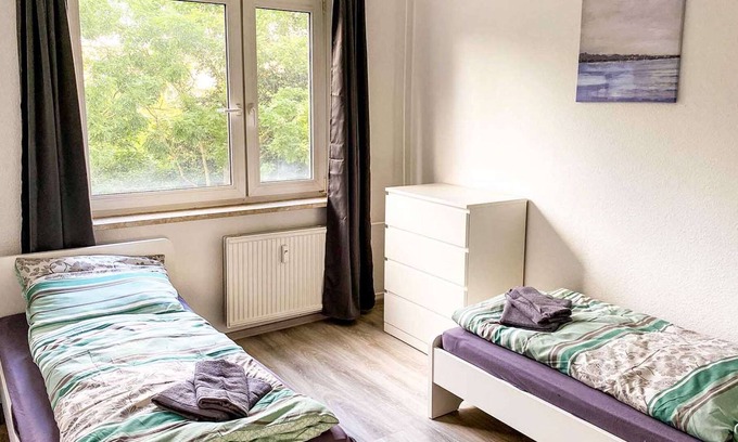 Stadtbezirk West Apartment | HÖ01 large apartment with dryer and washing machine