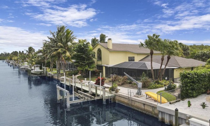 Hobe Sound House | Hobe Sound 9245 Treasure Coast Waterfront Vacation Rental by Unique Vaca Stay