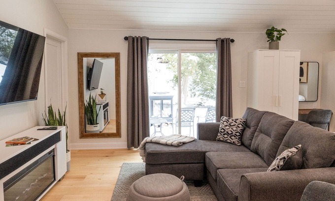 Mono Cottage | Hockley Valley Cozy Cottage