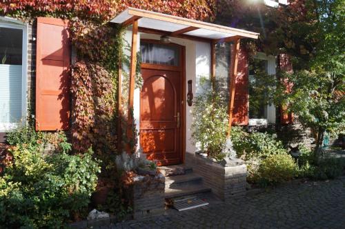 Langel House | Hof am Rhein