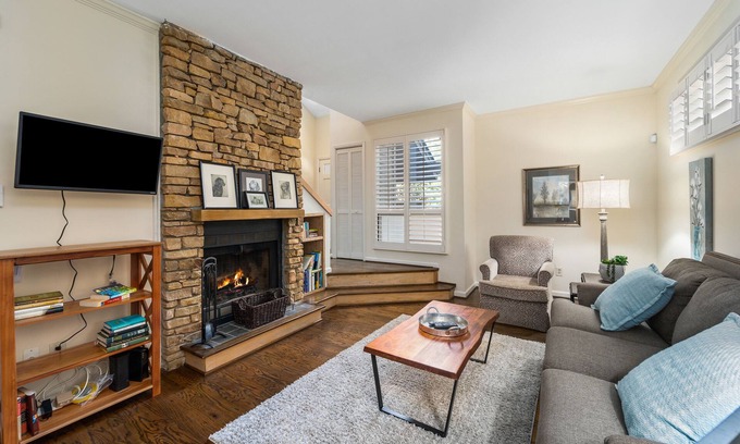 Crestline Heights House | HOLDIAY SALE! Beautifully decorated home close to everything