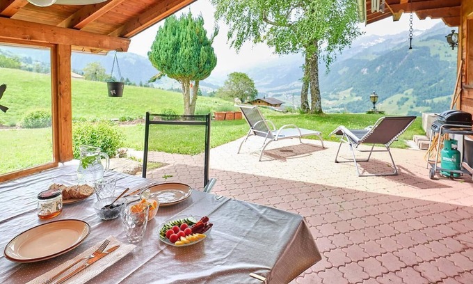 Reichenbach im Kandertal Ski Chalet | Holiday house Reichenbach im Kandertal for 1 - 6 persons with 3 bedrooms - Detached holiday house