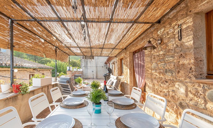 Boadella i les Escaules Cottage | Holiday Home with Pool and Garden in Alt Empordà - Majordoms Sabater