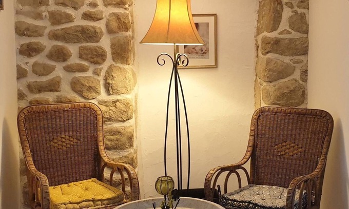 Veye House | Holiday Home 'Maison en Ardèche à 2 pas de la Dolce Via' with Wi-Fi