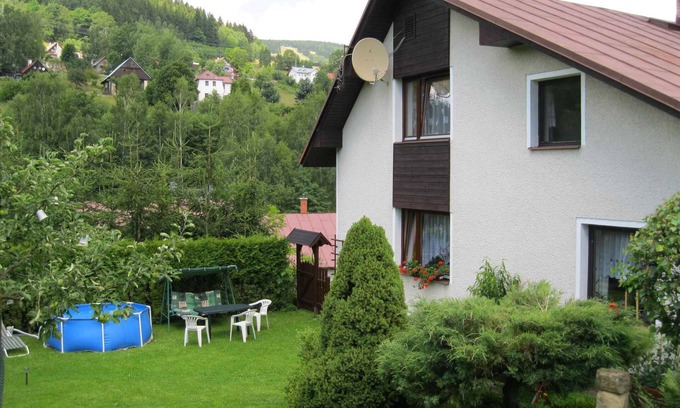 Rokytnice nad Jizerou Apartment | Holiday apartment with large garden and outdoor swimming pool