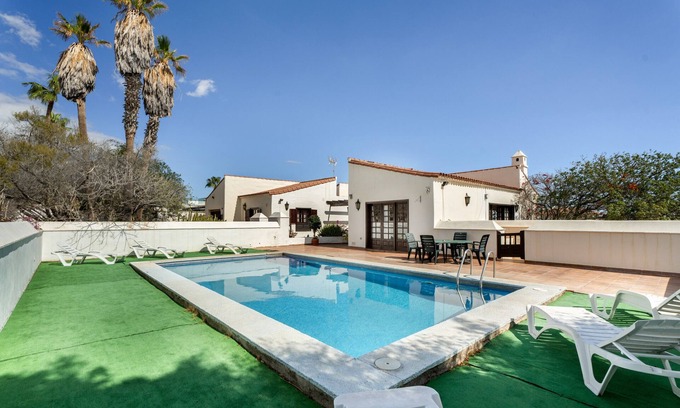 San Miguel de Abona Villa | Holiday Accommodation "3-Bedroom Villa in Golf del Sur"