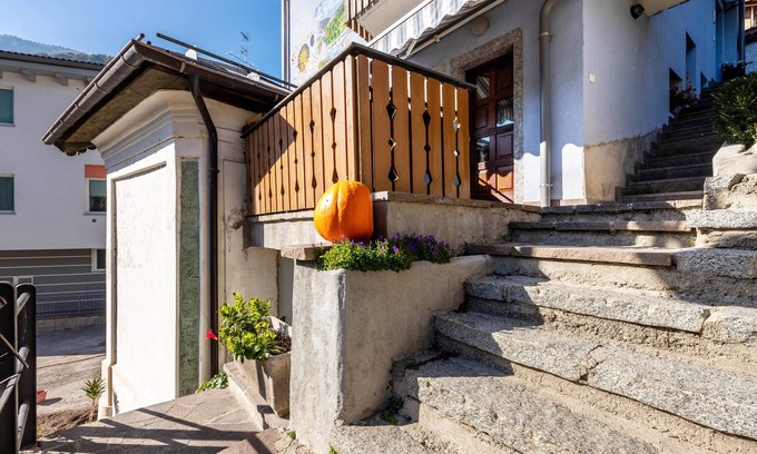 Roncone Apartment | Holiday Accommodation "Appartamento Meridiana" with Mountain View & Wi-Fi