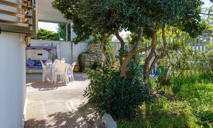 Torre Specchia Ruggeri House | Holiday Accommodation "Villa Scirocco" near the Beach
