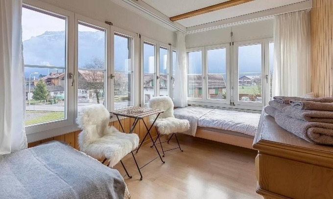 Matten bei Interlaken Apartment | Holiday apartment Matten b. Interlaken for 2 - 4 persons with 4 bedrooms - Holiday apartment in a fa