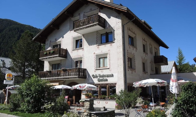 La Punt-Chamues-ch Apartment | Holiday apartment La Punt-Chamues-ch for 1 - 6 persons with 2 bedrooms - Holiday apartment
