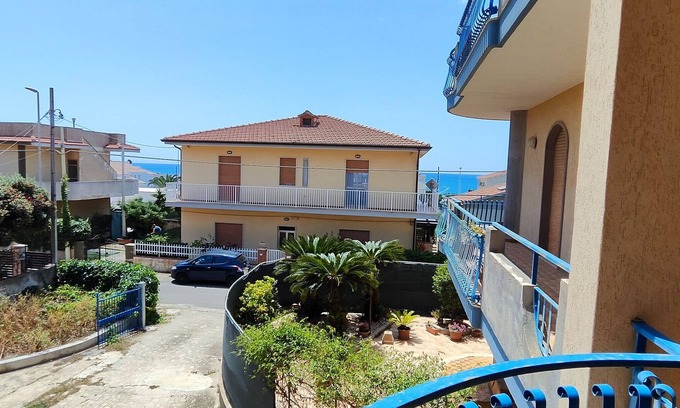 Marina di Modica Apartment | Holiday Apartment 'Casa Del Mare' with Sea View, Shared Terrace & Wi-Fi