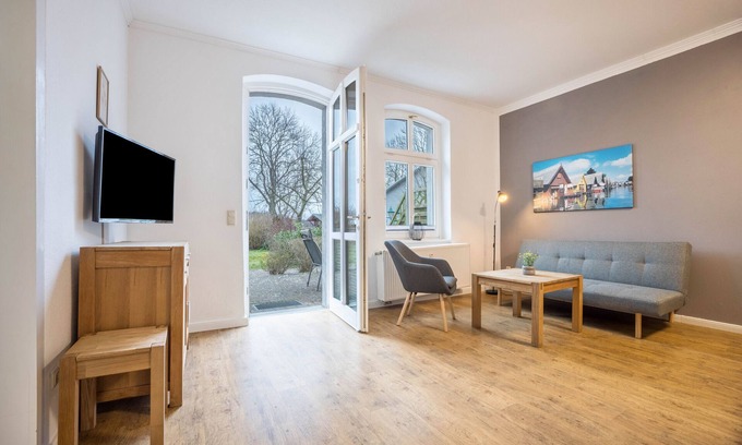 Muritz Apartment | Holiday Apartment 'Nebelsee' with Terrace & Wi-Fi