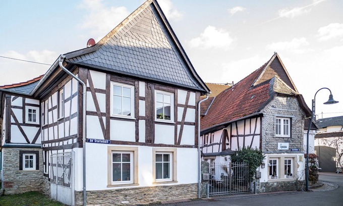 Wallhausen Apartment | Holiday Apartment "2" with Mountain View, Shared Garden & Wi-Fi