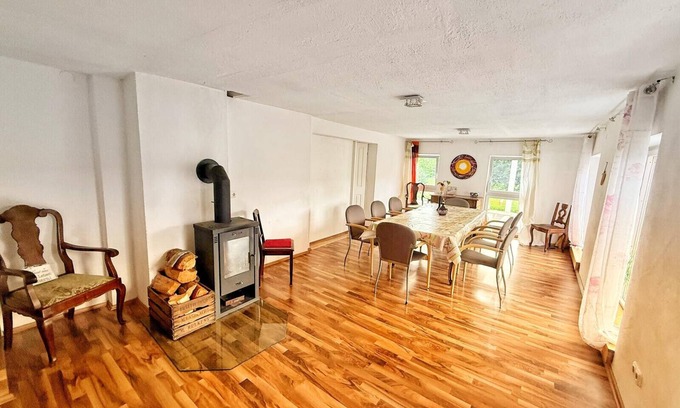 Burghaslach Apartment | Holiday Apartment '6 & 7' with Open Terrace and Wi-Fi