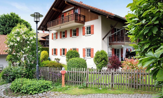 Oberau Apartment | Holiday Apartment 'Alpenglück - With a View' with Mountain View and Balcony