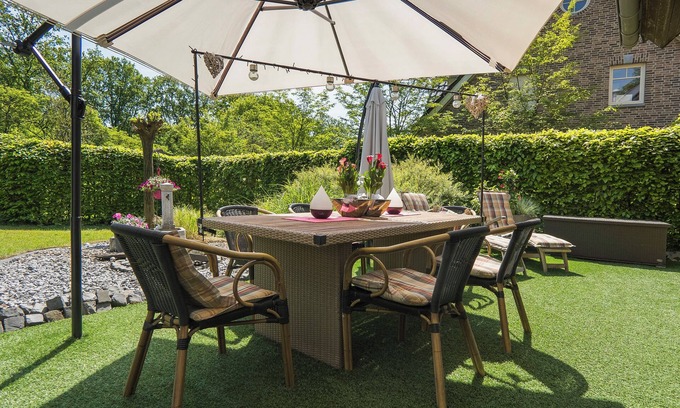 Elten Apartment | Holiday Apartment "Auf dem Eltenberg" with Private Garden, 4 Bathrooms & Wi-Fi