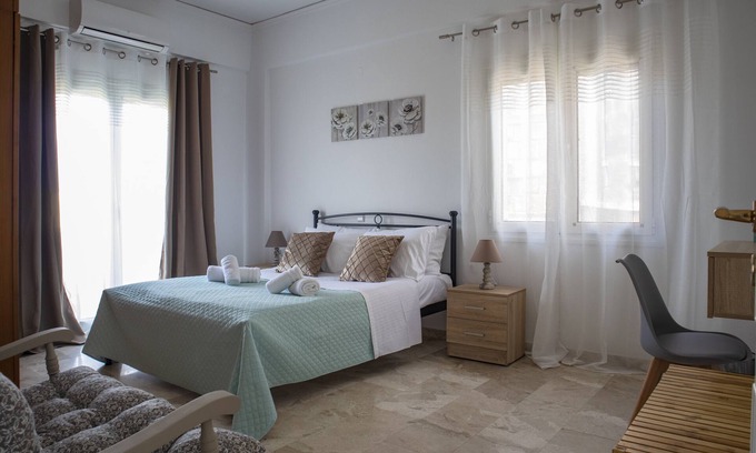 Analipsi Apartment | Holiday Apartment "Costas" with Sea View, Balcony & Wi-Fi