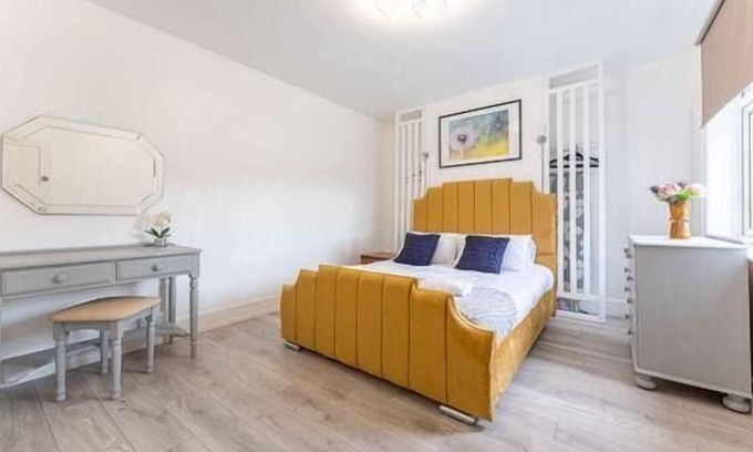 Coventry Apartment | Holiday apartment Coventry for 1 - 6 persons with 3 bedrooms - Row house