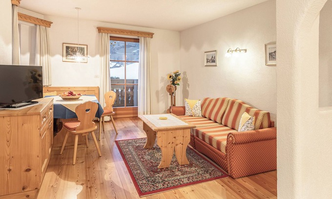Mareo Apartment | Holiday Apartment "Désirée Luianta" with Balcony, Mountain View and Wi-F