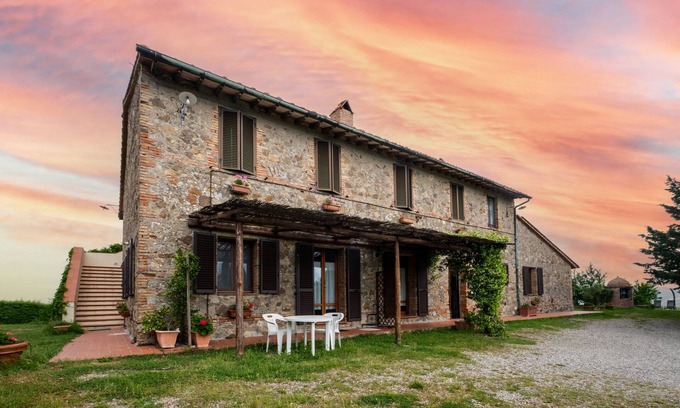 Gallina Apartment | Holiday Apartment "Geranio" with Mountain View, Shared Pool & Wi-Fi