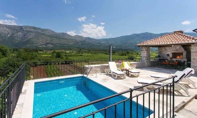 Gruda Apartment | Holiday apartment Gruda for 1 - 6 persons with 3 bedrooms - Row house