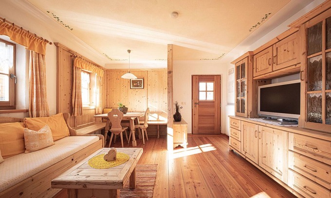 Campo Tures Apartment | Holiday Apartment "Himmelschlüssel" with Mountain View, 2 Private Terraces & Wi-Fi