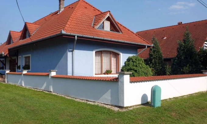 Balatonbereny Apartment | Holiday apartment with pool, grill and dishwasher