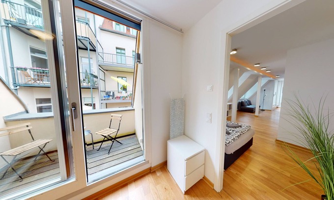 Suedvorstadt Apartment | Holiday Apartment "Im Tollen Hinterhaus" with 2 Balconies & Wi-Fi