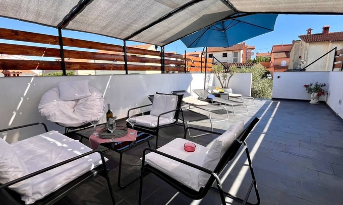 Gregovica Apartment | Holiday apartment in Pula, big roof balcony and garden, pet friendly