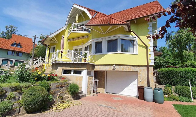Fonyod Apartment | Holiday apartment in quiet surroundings with garden