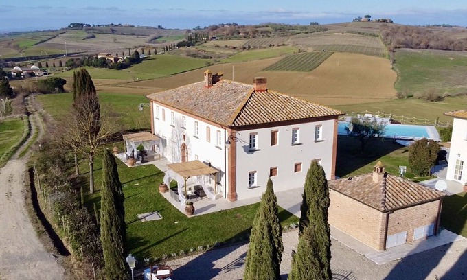Valiano Apartment | Holiday Apartment "Glicine" with Shared Pool, Shared Garden & Wi-Fi